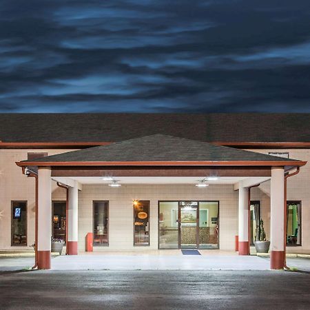 Super 8 By Wyndham Malvern Exterior foto
