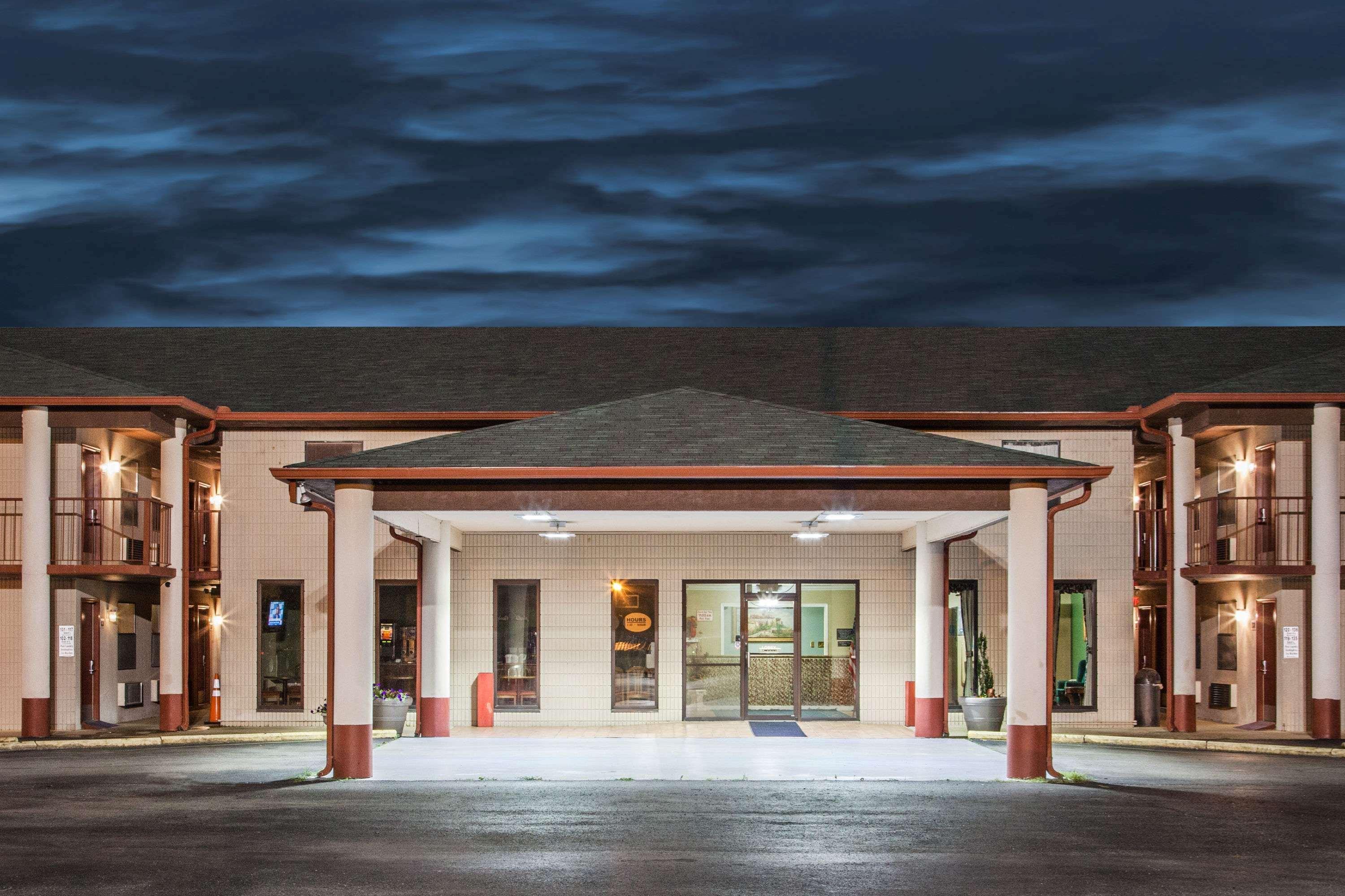 Super 8 By Wyndham Malvern Exterior foto